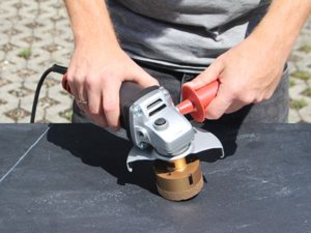 FLEX Winkelschleifer 125 mm in Anwendung, Fliesenwerkzeug24